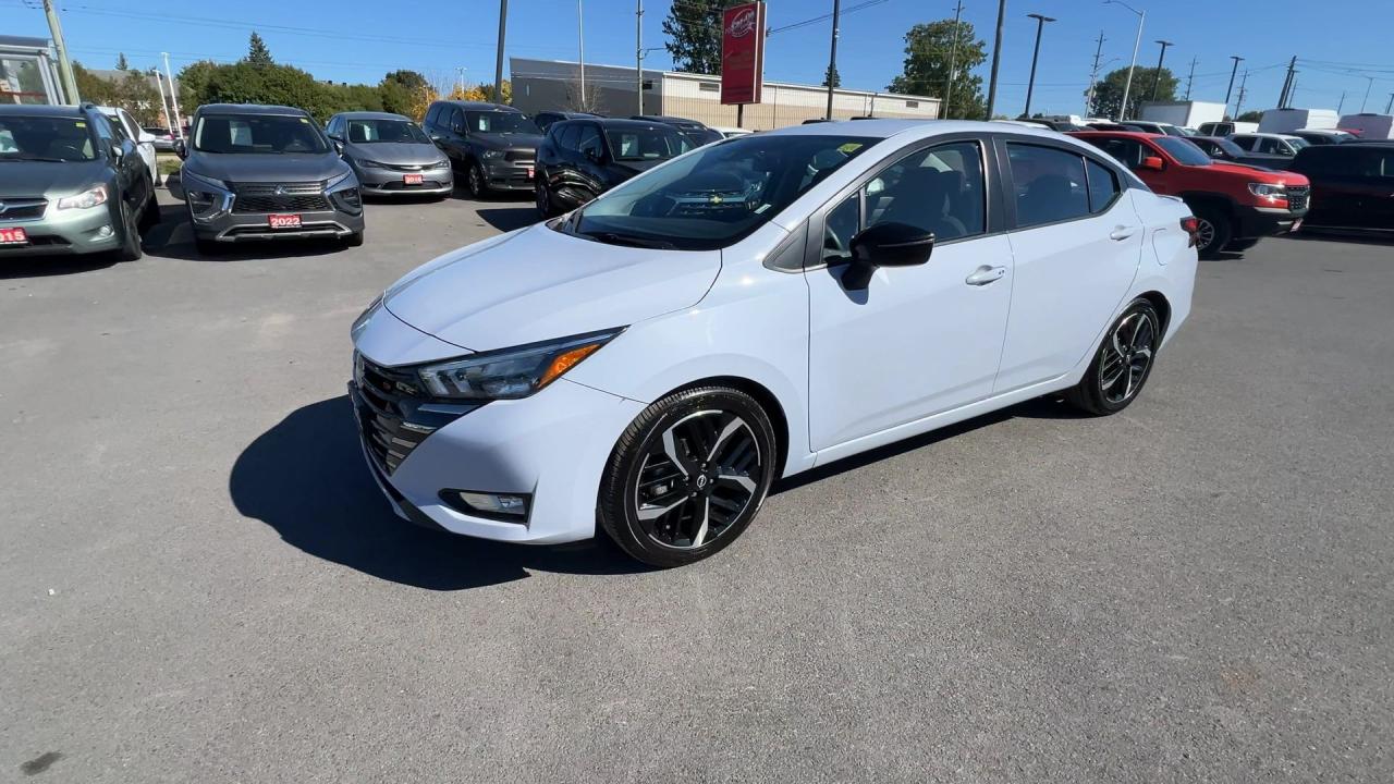 2023 Nissan Versa SR | CARPLAY | 17IN ALLOYS | BLIND SPOT |BLUETOOTH Photo3