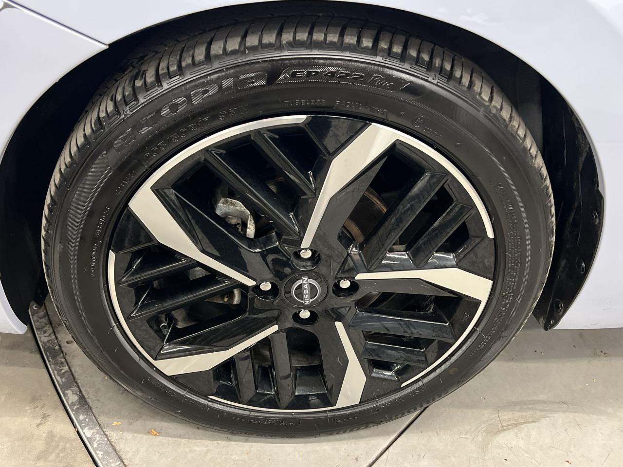 2023 Nissan Versa SR | CARPLAY | 17IN ALLOYS | BLIND SPOT |BLUETOOTH Photo