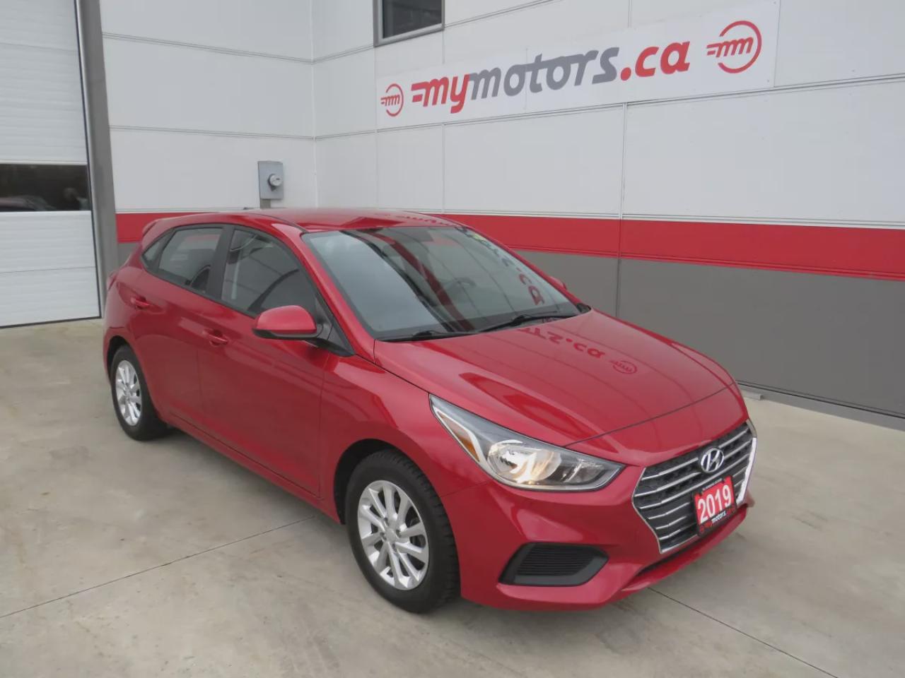 2019 Hyundai Accent Preferred (**LOW KM!!**CLEAN TITLE/NO ACCIDENTS!!**SAFETY/CERTIFIED!!**WINTER TIRES!!**HEATED SEATS**ALLOY RIMS**REVERSE CAMERA**A/C**USB/AUX**CRUISE CONTROL**BLUETOOTH**) Photo0