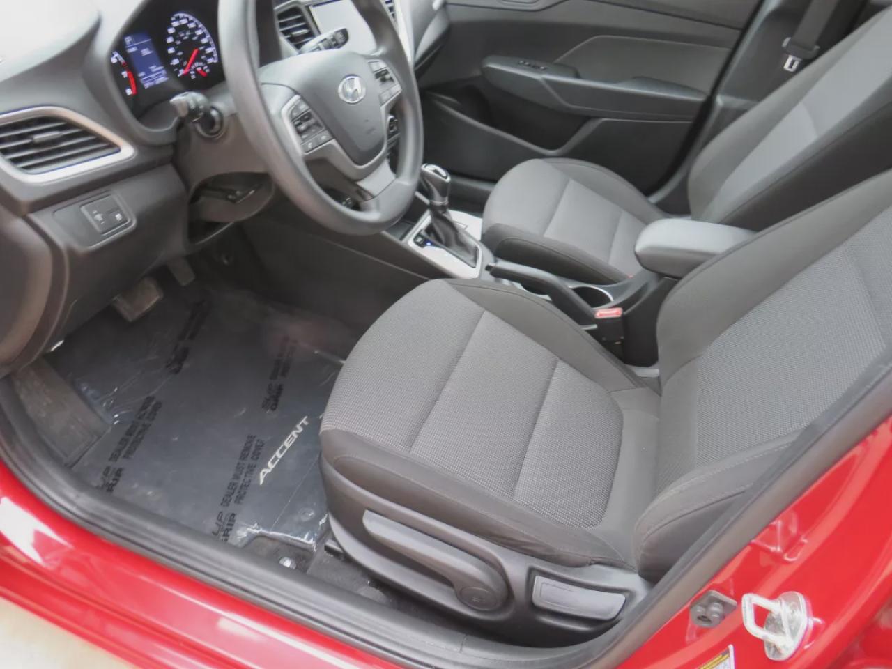 2019 Hyundai Accent Preferred (**LOW KM!!**CLEAN TITLE/NO ACCIDENTS!!**SAFETY/CERTIFIED!!**WINTER TIRES!!**HEATED SEATS**ALLOY RIMS**REVERSE CAMERA**A/C**USB/AUX**CRUISE CONTROL**BLUETOOTH**) Photo3