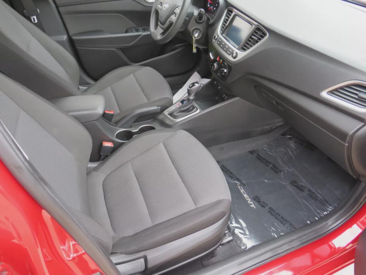 2019 Hyundai Accent Preferred (**LOW KM!!**CLEAN TITLE/NO ACCIDENTS!!**SAFETY/CERTIFIED!!**WINTER TIRES!!**HEATED SEATS**ALLOY RIMS**REVERSE CAMERA**A/C**USB/AUX**CRUISE CONTROL**BLUETOOTH**) Photo