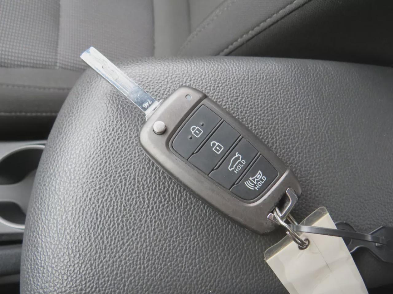 2019 Hyundai Accent Preferred (**LOW KM!!**CLEAN TITLE/NO ACCIDENTS!!**SAFETY/CERTIFIED!!**WINTER TIRES!!**HEATED SEATS**ALLOY RIMS**REVERSE CAMERA**A/C**USB/AUX**CRUISE CONTROL**BLUETOOTH**) Photo