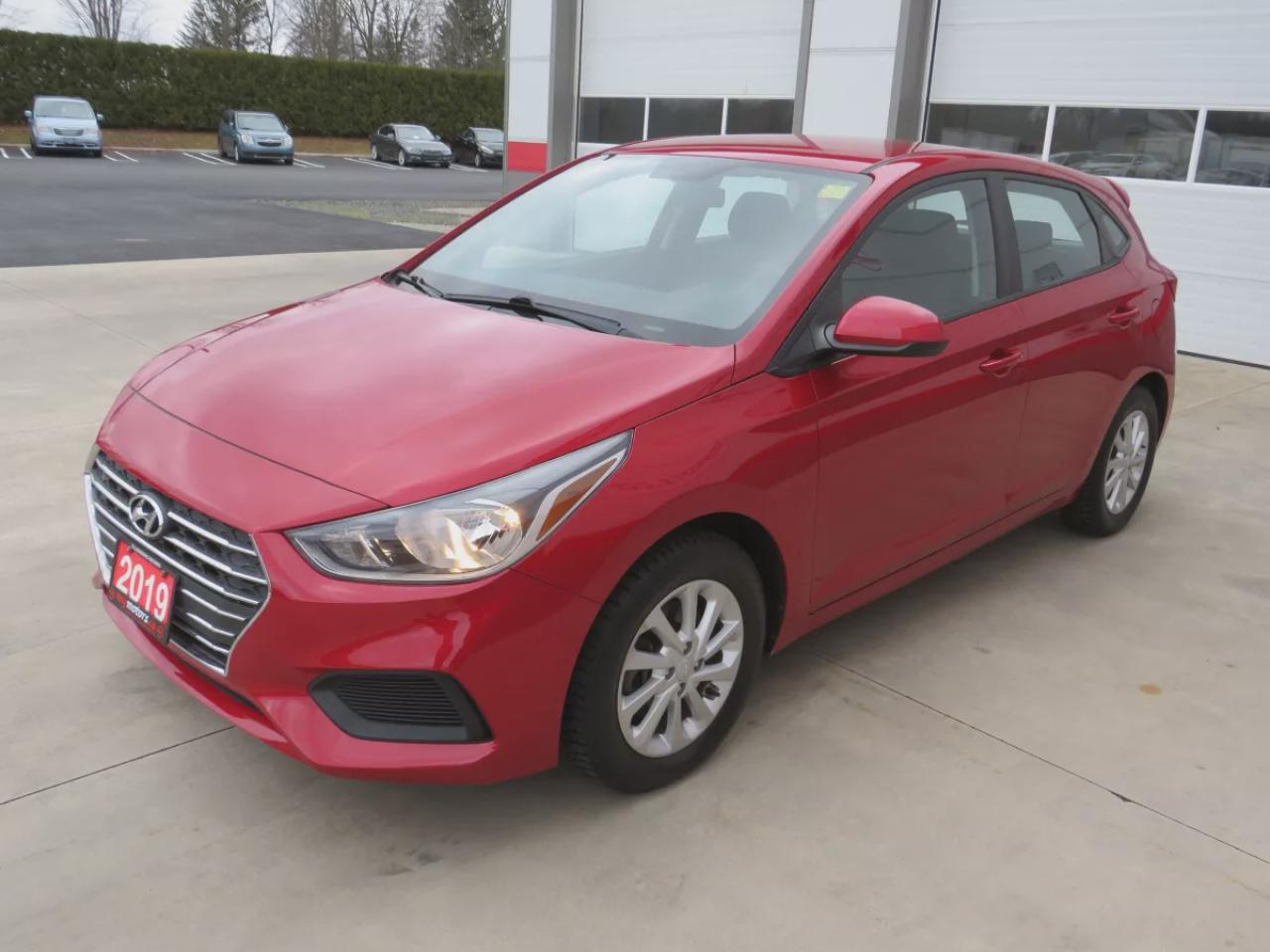 2019 Hyundai Accent Preferred (**LOW KM!!**CLEAN TITLE/NO ACCIDENTS!!**SAFETY/CERTIFIED!!**WINTER TIRES!!**HEATED SEATS**ALLOY RIMS**REVERSE CAMERA**A/C**USB/AUX**CRUISE CONTROL**BLUETOOTH**) Photo