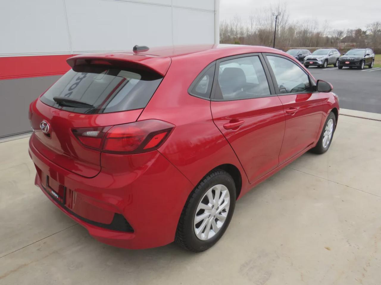 2019 Hyundai Accent Preferred (**LOW KM!!**CLEAN TITLE/NO ACCIDENTS!!**SAFETY/CERTIFIED!!**WINTER TIRES!!**HEATED SEATS**ALLOY RIMS**REVERSE CAMERA**A/C**USB/AUX**CRUISE CONTROL**BLUETOOTH**) Photo