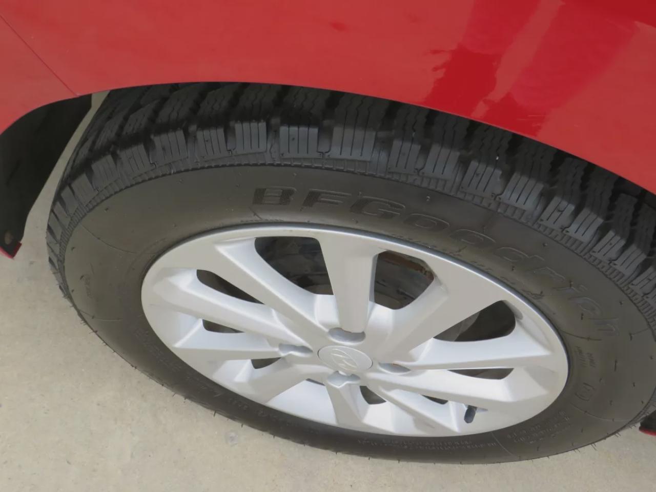 2019 Hyundai Accent Preferred (**LOW KM!!**CLEAN TITLE/NO ACCIDENTS!!**SAFETY/CERTIFIED!!**WINTER TIRES!!**HEATED SEATS**ALLOY RIMS**REVERSE CAMERA**A/C**USB/AUX**CRUISE CONTROL**BLUETOOTH**) Photo