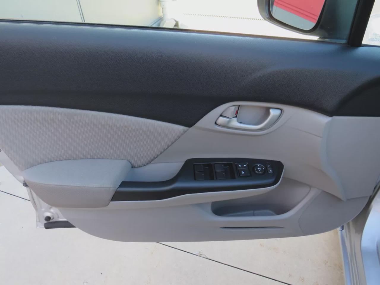 2015 Honda Civic Sedan LX (**LOW KM!!**CLEAN TITLE/NO ACCIDENTS!!**SAFETY/CERTIFIED!!**ALLOY RIMS**AUTOMATIC**A/C**HEATED SEATS**POWER WINDOWS**POWER LOCKS**ECON MODE**) Photo