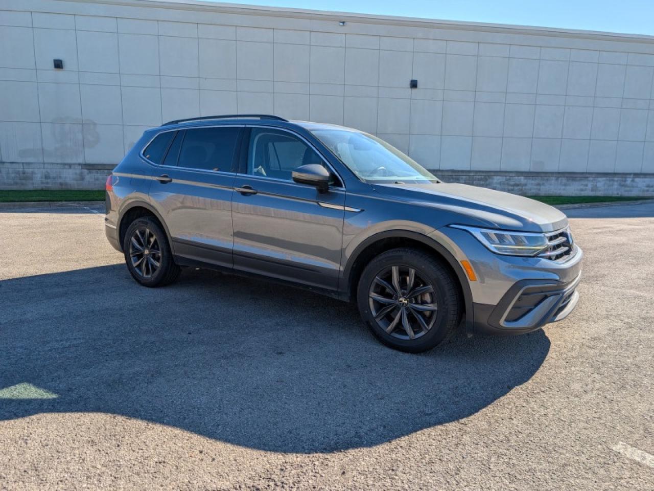 2022 Volkswagen Tiguan Comfortline w/Moonroof  **PANO SUNROOF** Photo