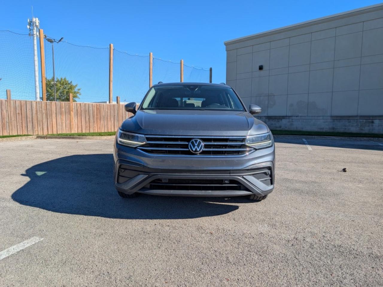 2022 Volkswagen Tiguan Comfortline w/Moonroof  **PANO SUNROOF** Photo