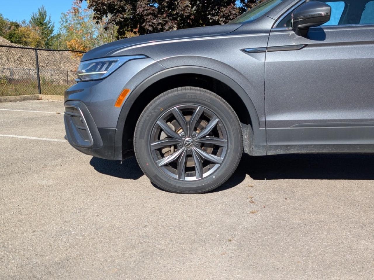 2022 Volkswagen Tiguan Comfortline w/Moonroof  **PANO SUNROOF** Photo