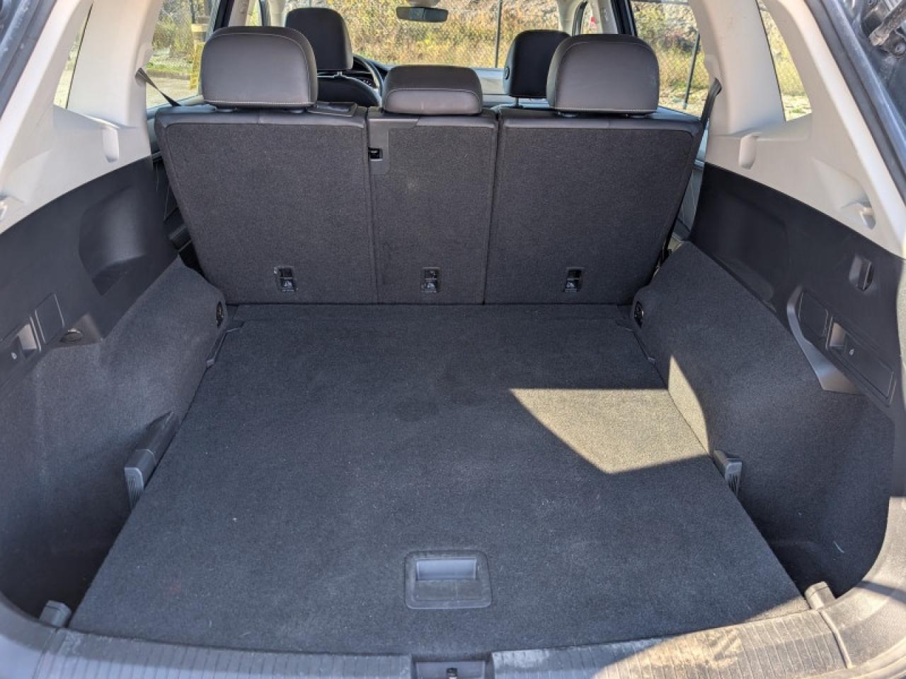 2022 Volkswagen Tiguan Comfortline w/Moonroof  **PANO SUNROOF** Photo