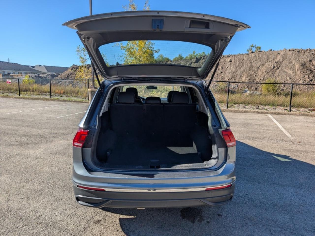 2022 Volkswagen Tiguan Comfortline w/Moonroof  **PANO SUNROOF** Photo