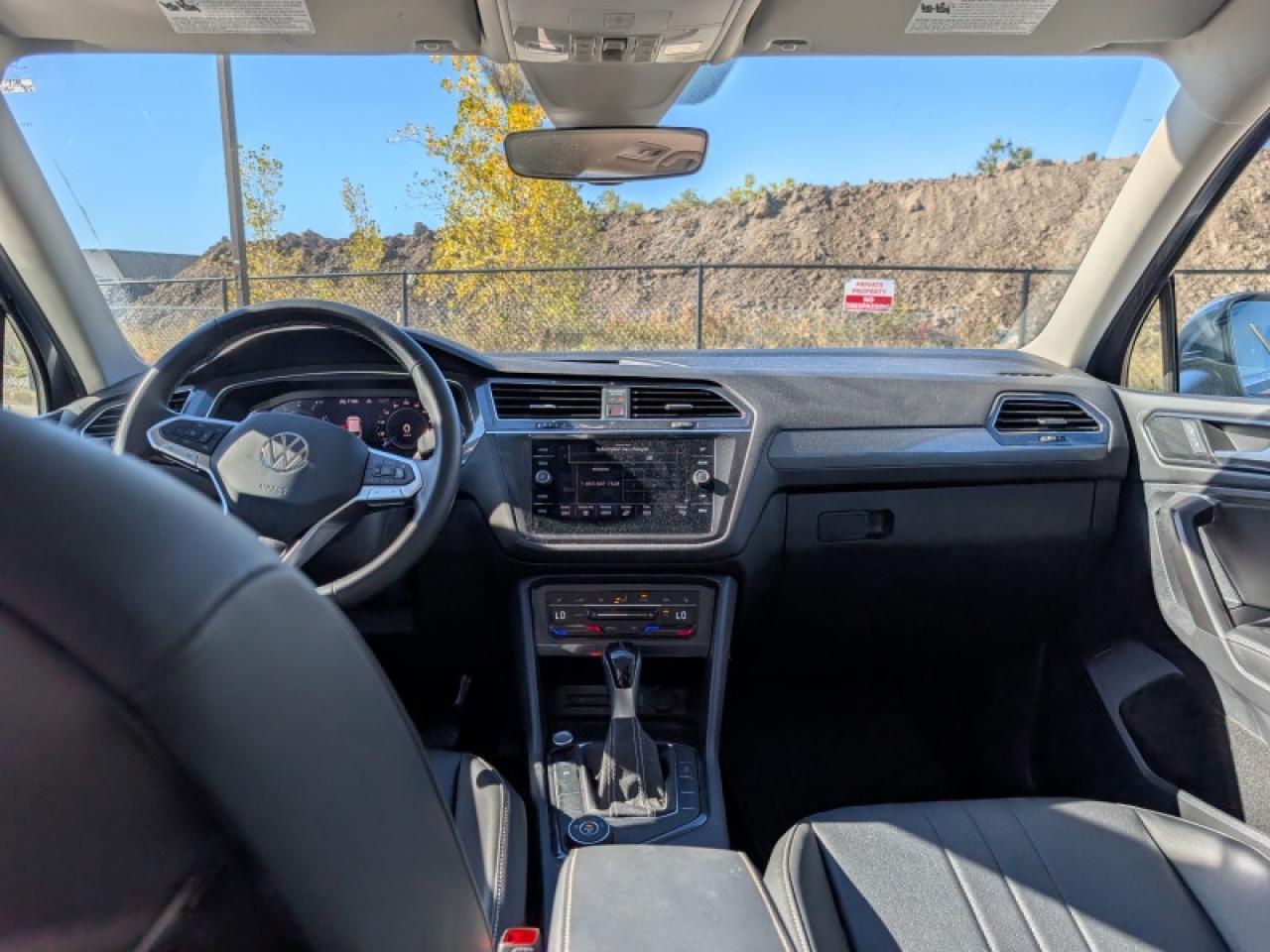 2022 Volkswagen Tiguan Comfortline w/Moonroof  **PANO SUNROOF** Photo