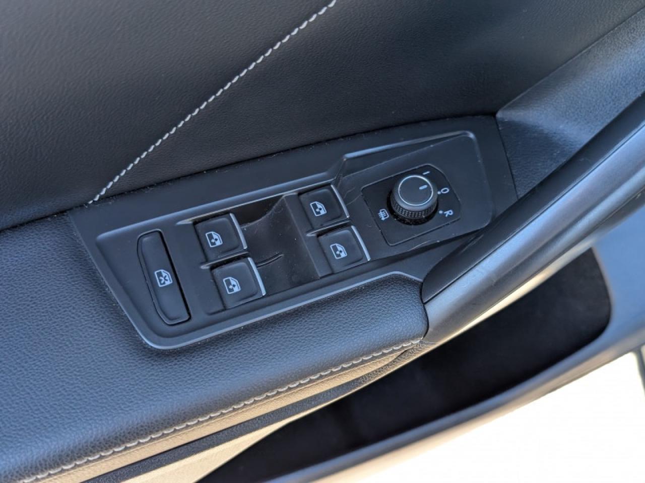 2022 Volkswagen Tiguan Comfortline w/Moonroof  **PANO SUNROOF** Photo