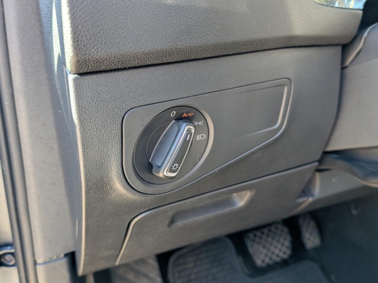 2022 Volkswagen Tiguan Comfortline w/Moonroof  **PANO SUNROOF** Photo