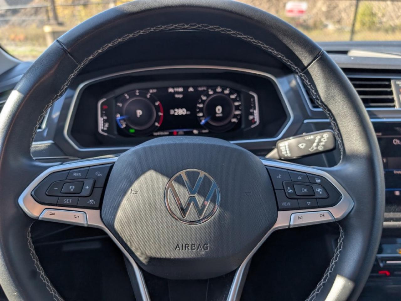 2022 Volkswagen Tiguan Comfortline w/Moonroof  **PANO SUNROOF** Photo
