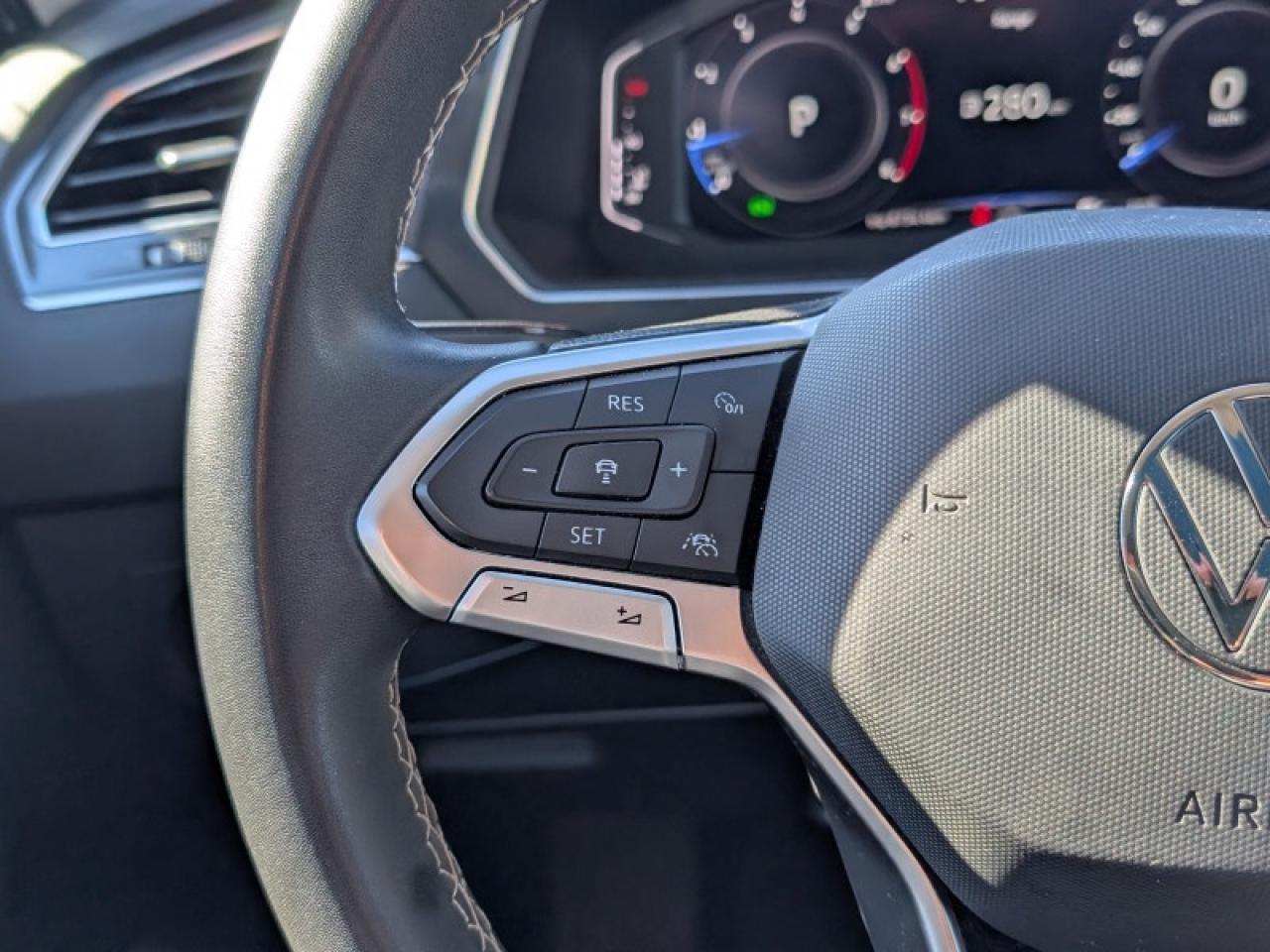 2022 Volkswagen Tiguan Comfortline w/Moonroof  **PANO SUNROOF** Photo