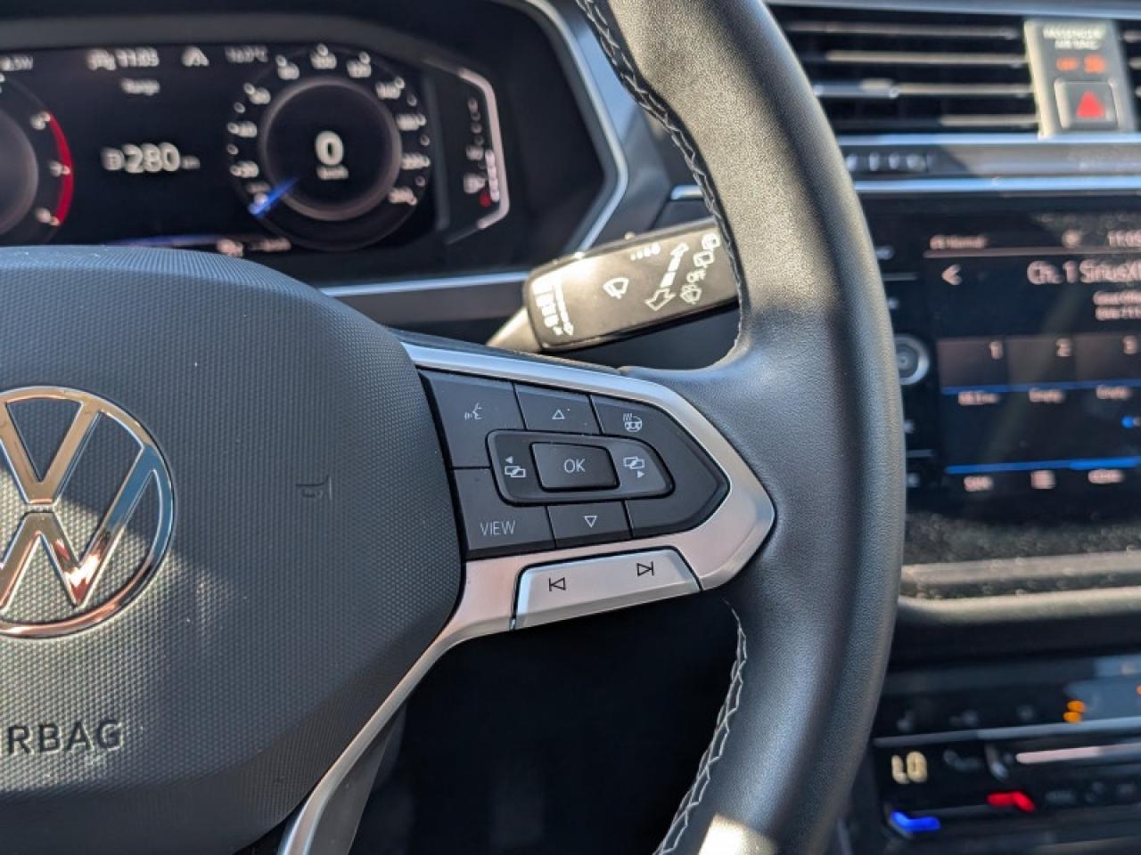 2022 Volkswagen Tiguan Comfortline w/Moonroof  **PANO SUNROOF** Photo