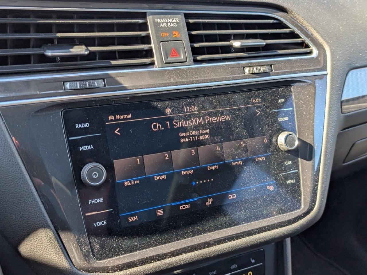 2022 Volkswagen Tiguan Comfortline w/Moonroof  **PANO SUNROOF** Photo