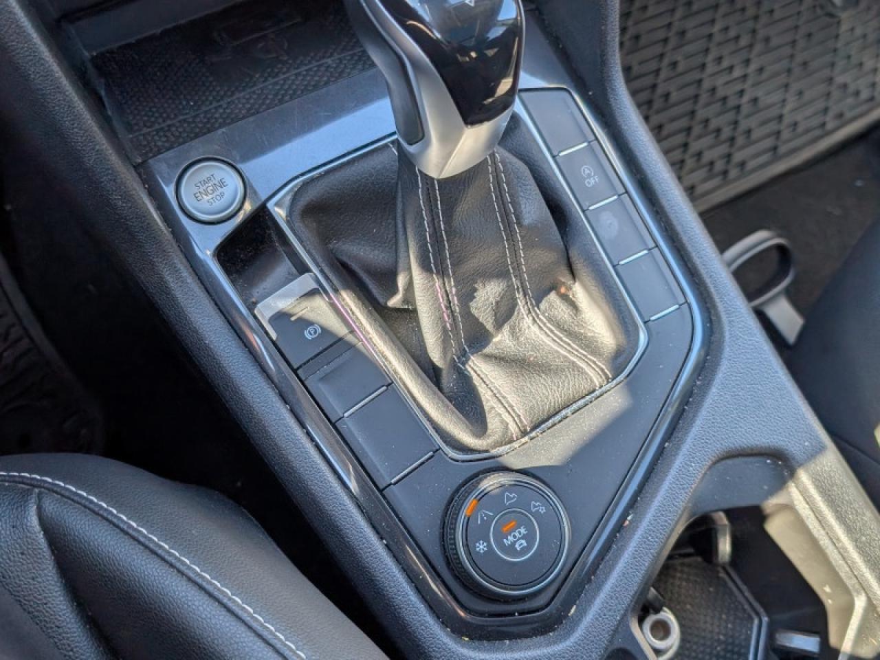 2022 Volkswagen Tiguan Comfortline w/Moonroof  **PANO SUNROOF** Photo