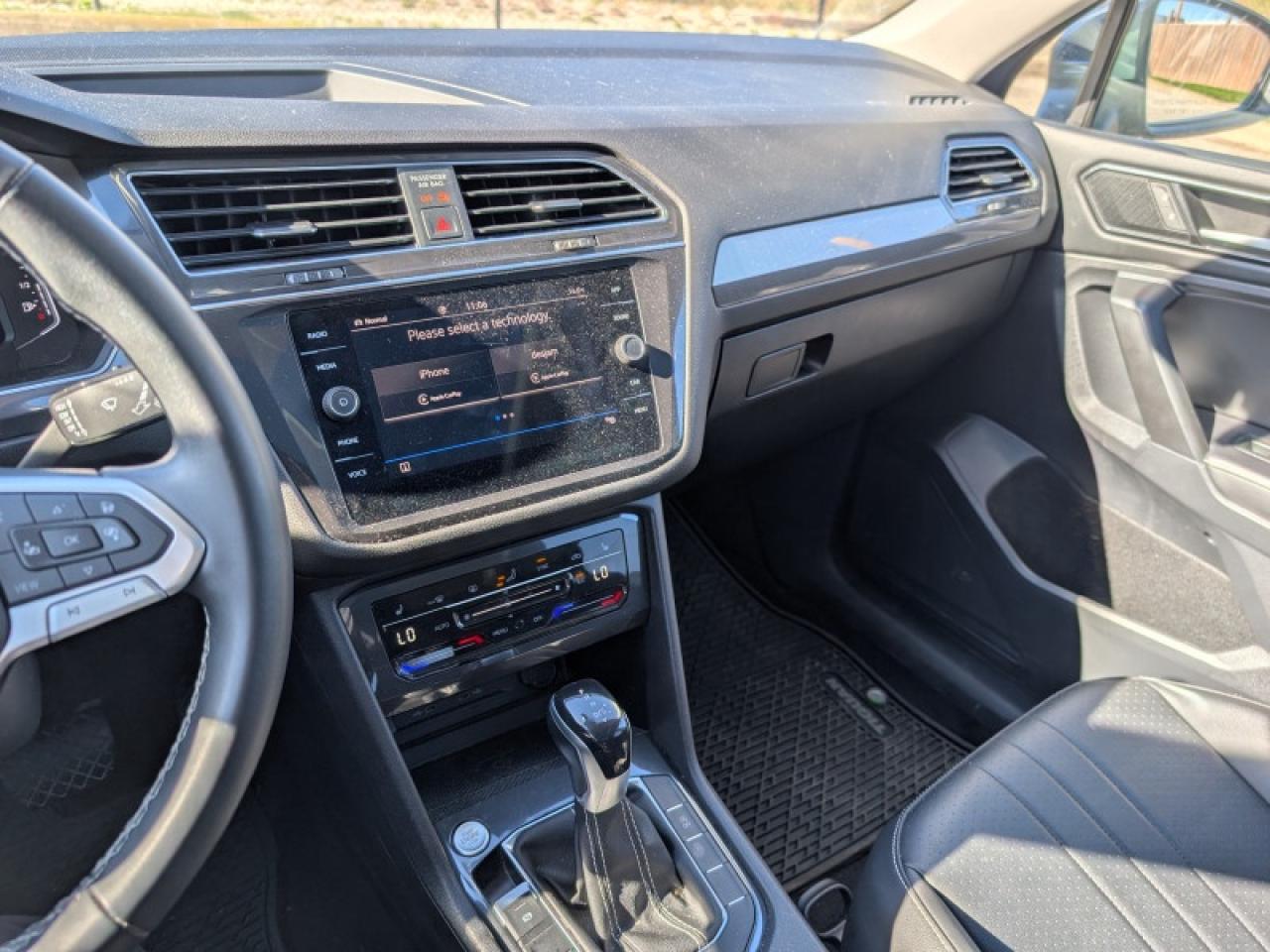 2022 Volkswagen Tiguan Comfortline w/Moonroof  **PANO SUNROOF** Photo