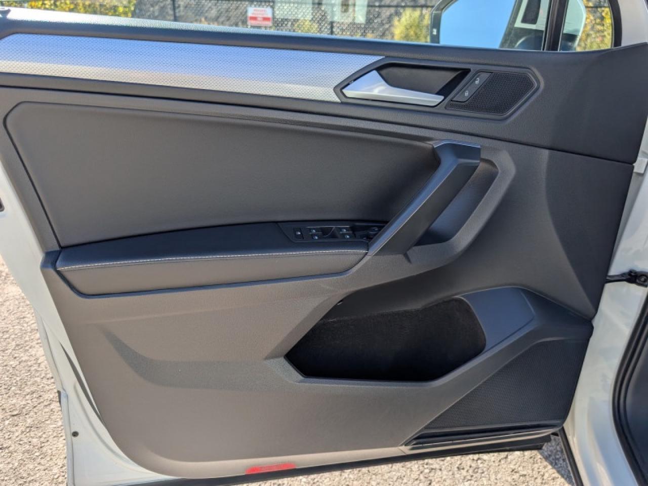 2022 Volkswagen Tiguan Trendline  **BLIND SPOT - HTD SW** Photo