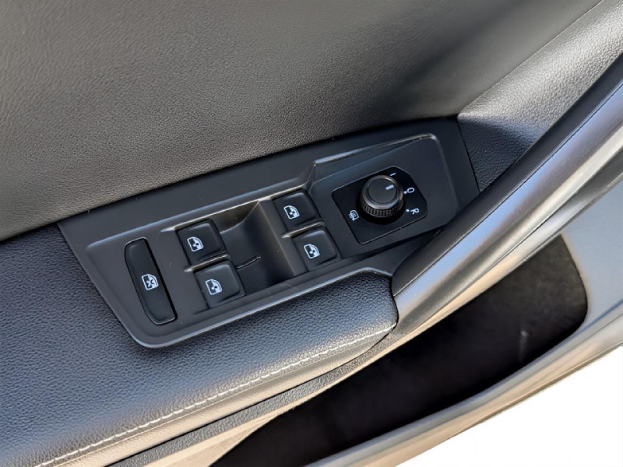 2022 Volkswagen Tiguan Trendline  **BLIND SPOT - HTD SW** Photo