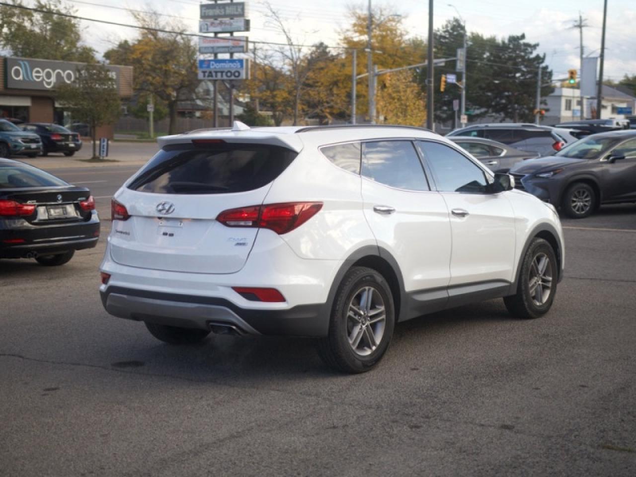 2018 Hyundai Santa Fe Sport Premium  **VERY LOW KMS** Photo3