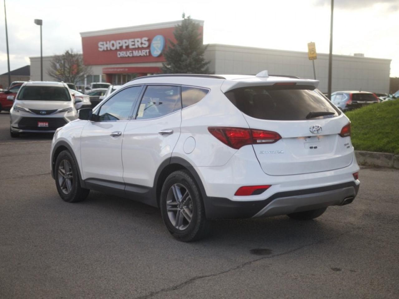 2018 Hyundai Santa Fe Sport Premium  **VERY LOW KMS** Photo2