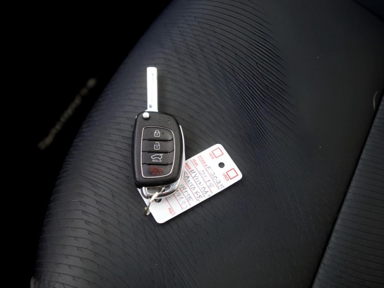 2018 Hyundai Santa Fe Sport Premium  **VERY LOW KMS** Photo