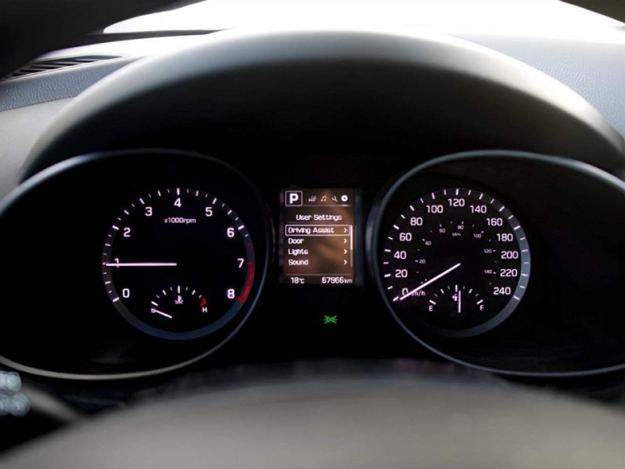 2018 Hyundai Santa Fe Sport Premium  **VERY LOW KMS** Photo