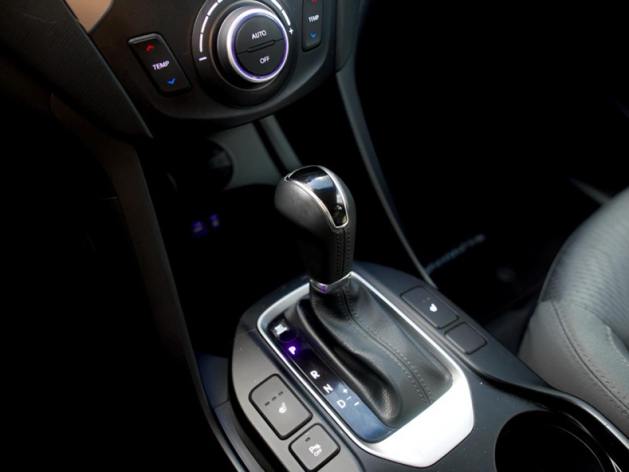 2018 Hyundai Santa Fe Sport Premium  **VERY LOW KMS** Photo