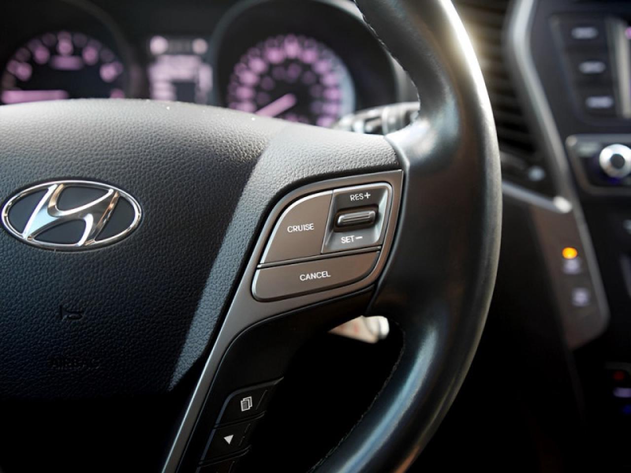 2018 Hyundai Santa Fe Sport Premium  **VERY LOW KMS** Photo