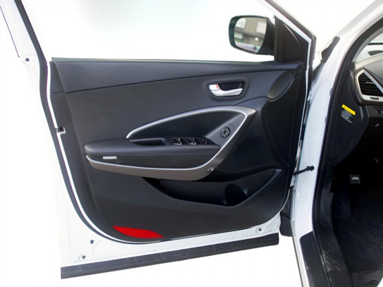 2018 Hyundai Santa Fe Sport Premium  **VERY LOW KMS** Photo