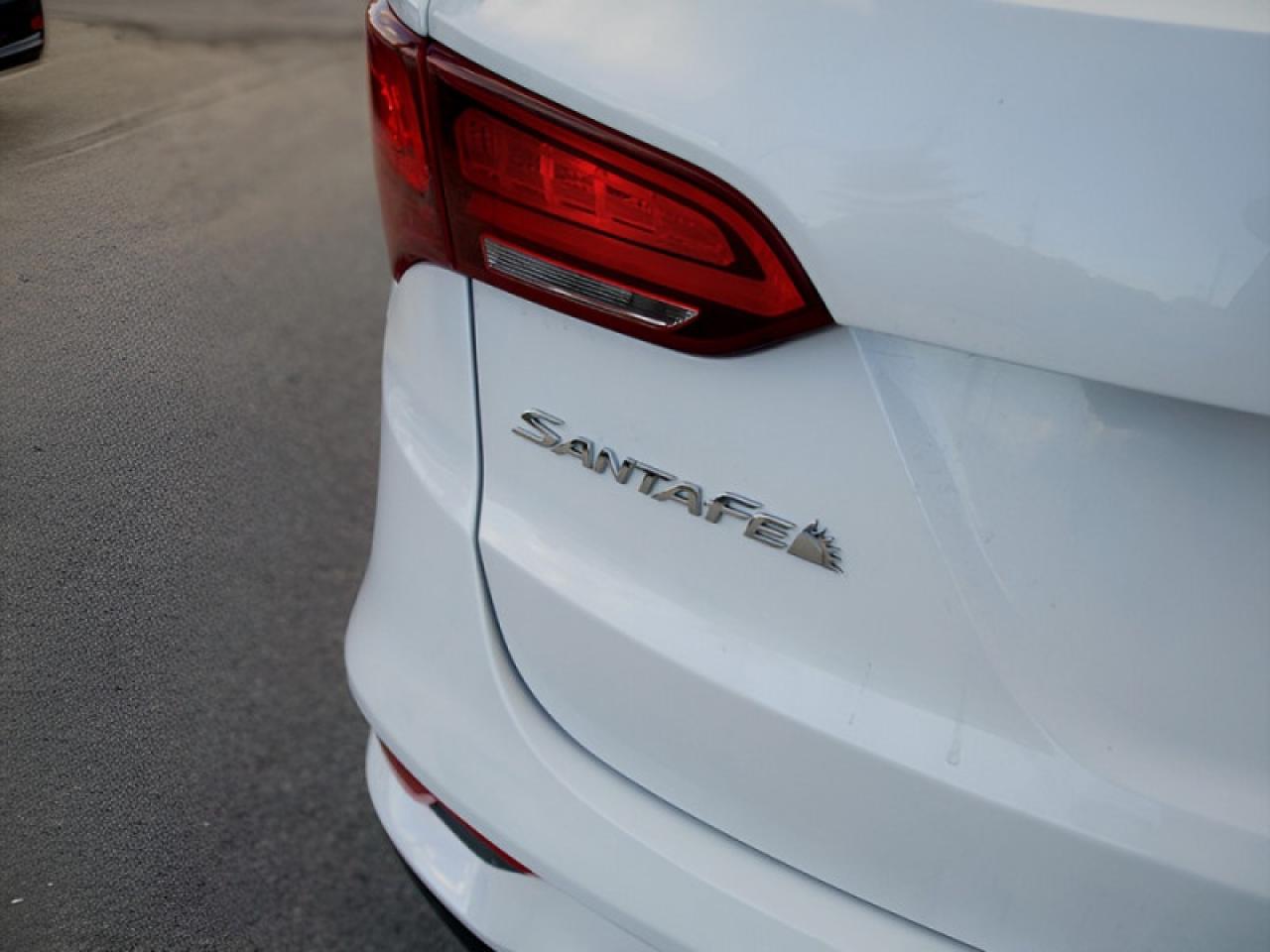 2018 Hyundai Santa Fe Sport Premium  **VERY LOW KMS** Photo