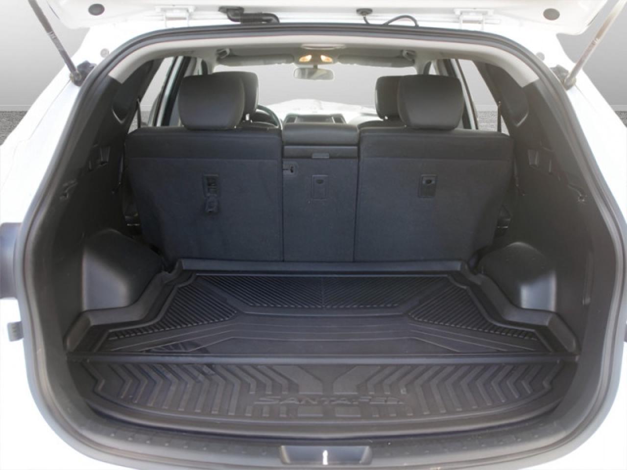 2018 Hyundai Santa Fe Sport Premium  **VERY LOW KMS** Photo