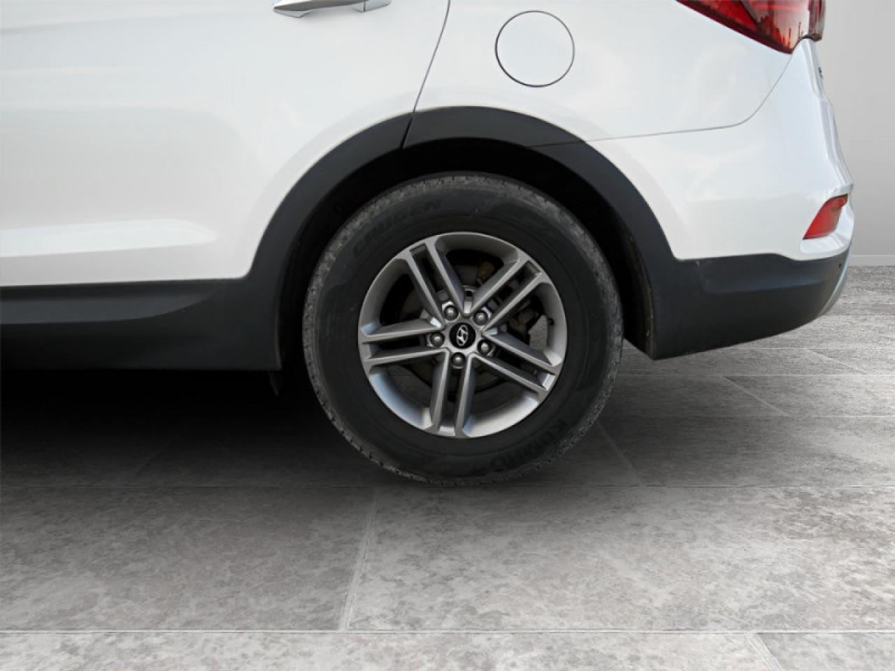 2018 Hyundai Santa Fe Sport Premium  **VERY LOW KMS** Photo