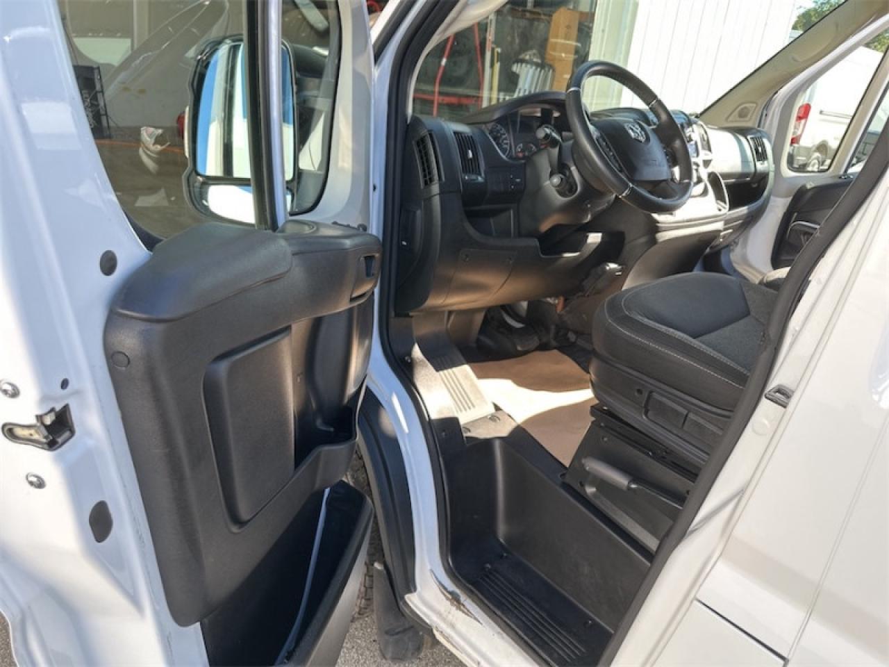 2019 RAM Cargo Van ProMaster 1500 Low Roof 118 Photo5