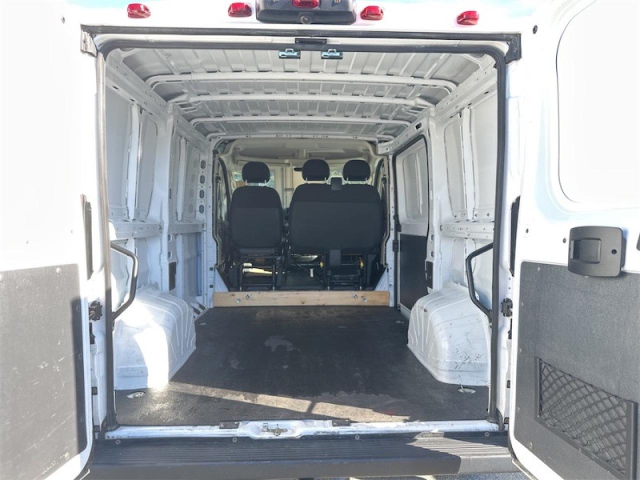 2019 RAM Cargo Van ProMaster 1500 Low Roof 118 Photo5