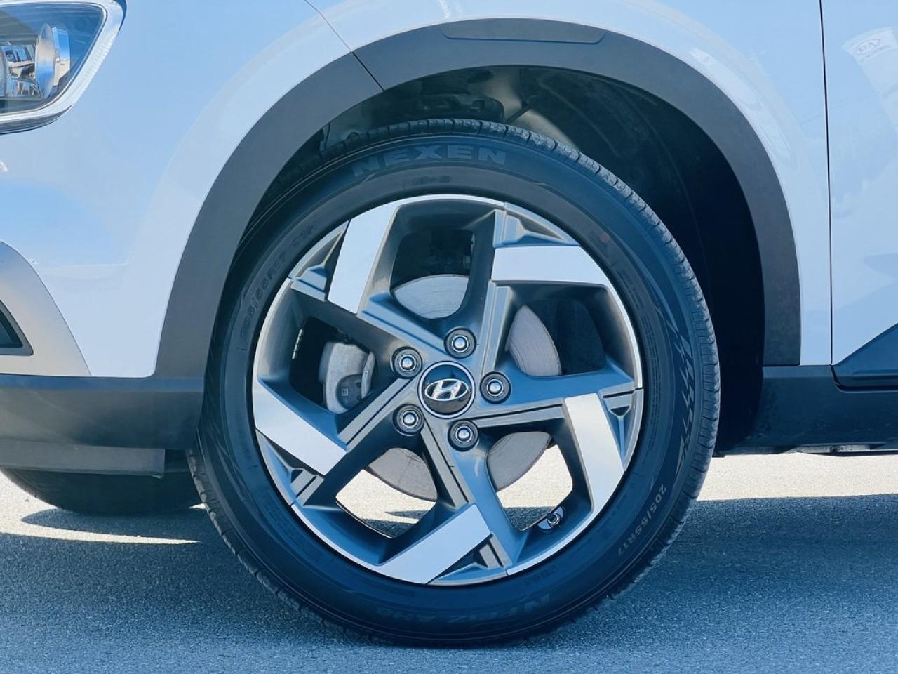 2025 Hyundai Venue Ultimate Photo4