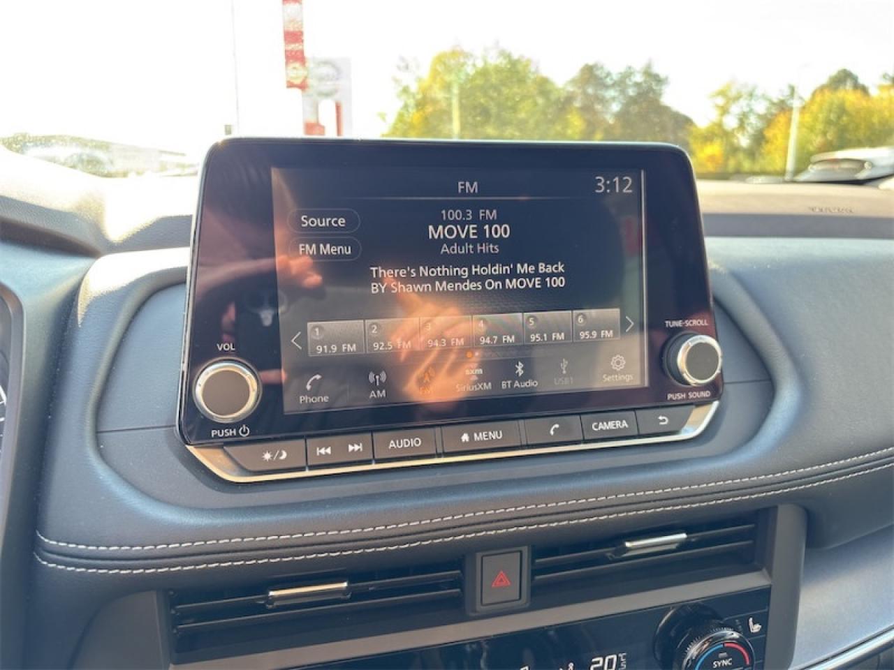 2023 Nissan Rogue SV Moonroof  One Owner Lease Return, CLEAN Photo