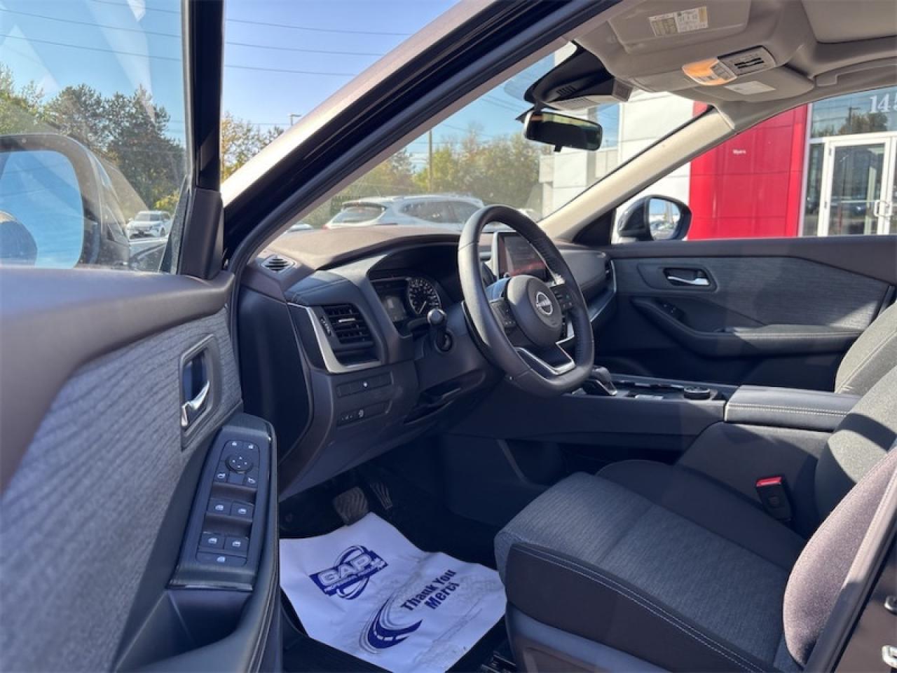 2023 Nissan Rogue SV Moonroof  One Owner Lease Return, CLEAN Photo