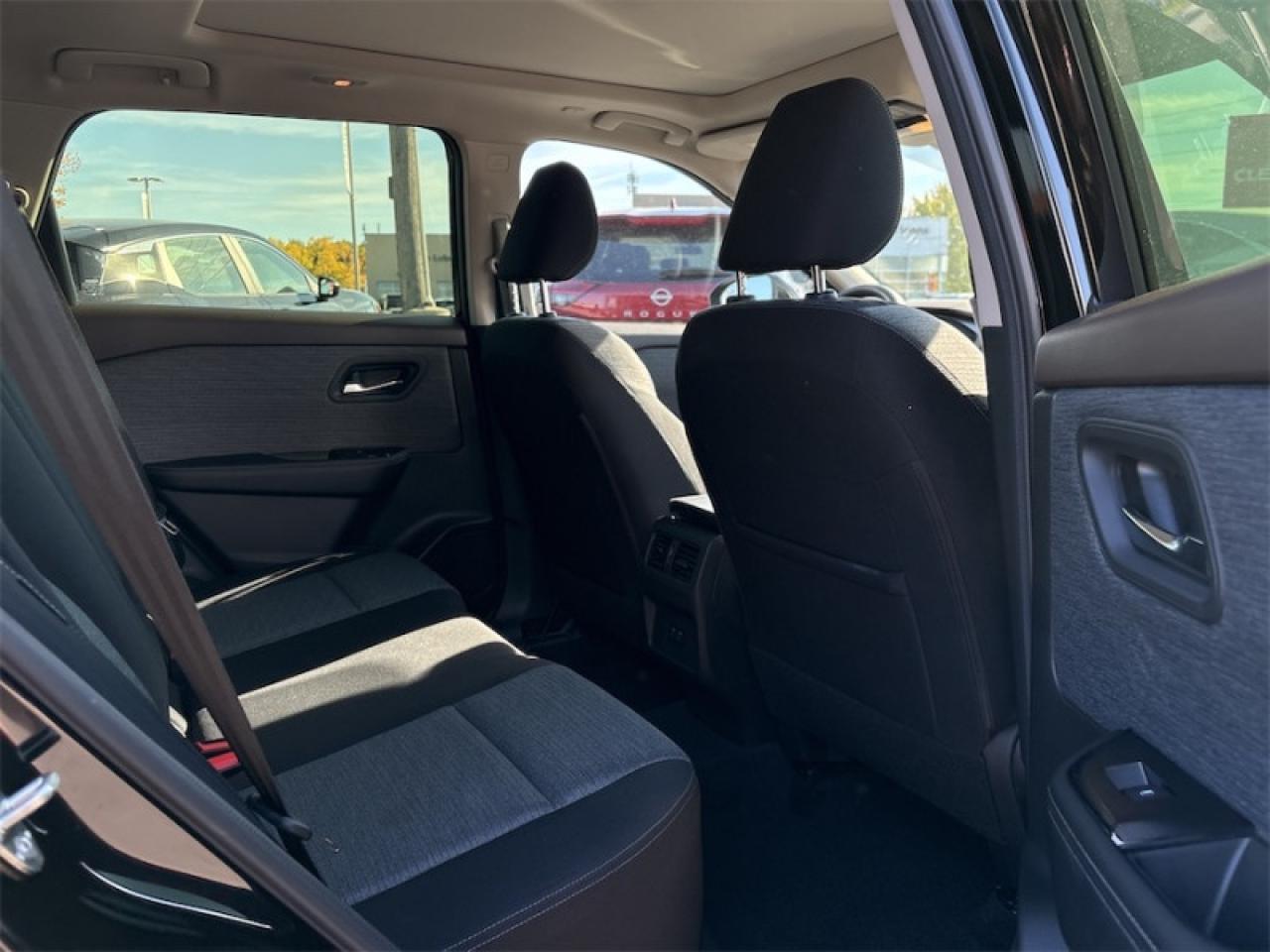 2023 Nissan Rogue SV Moonroof  One Owner Lease Return, CLEAN Photo