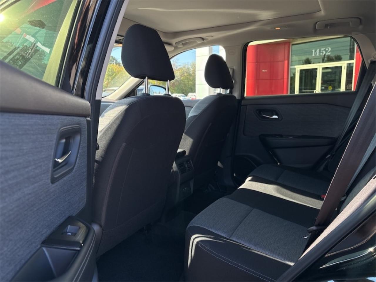 2023 Nissan Rogue SV Moonroof  One Owner Lease Return, CLEAN Photo