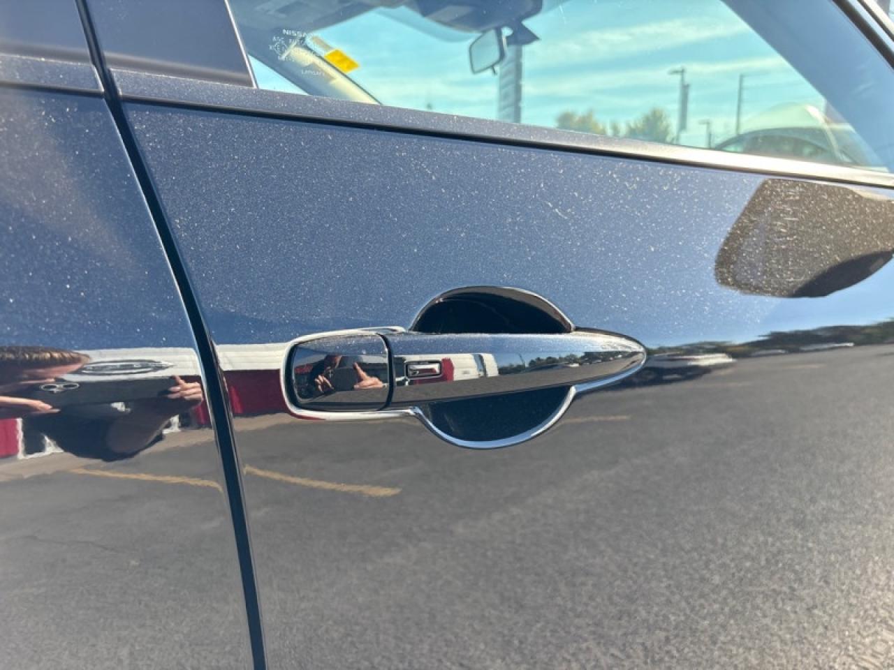 2023 Nissan Rogue SV Moonroof  One Owner Lease Return, CLEAN Photo