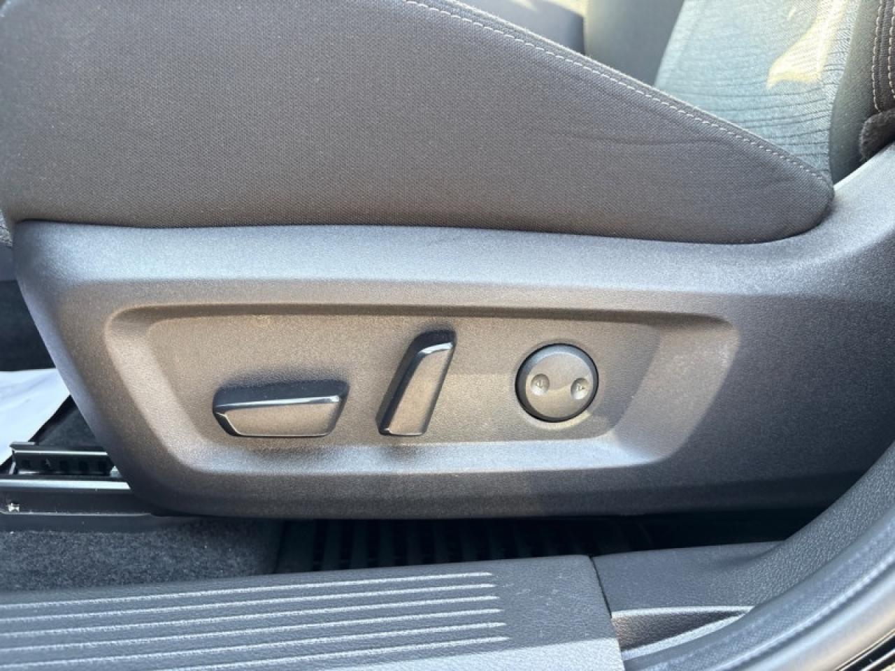 2023 Nissan Rogue SV Moonroof  One Owner Lease Return, CLEAN Photo