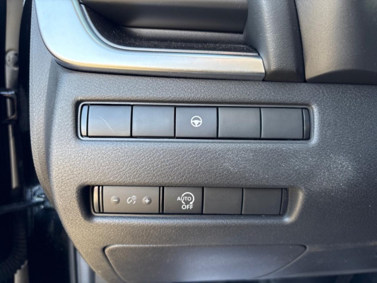 2023 Nissan Rogue SV Moonroof  One Owner Lease Return, CLEAN Photo