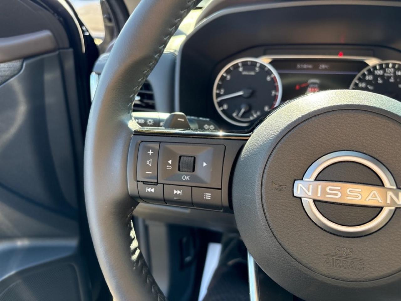 2023 Nissan Rogue SV Moonroof  One Owner Lease Return, CLEAN Photo