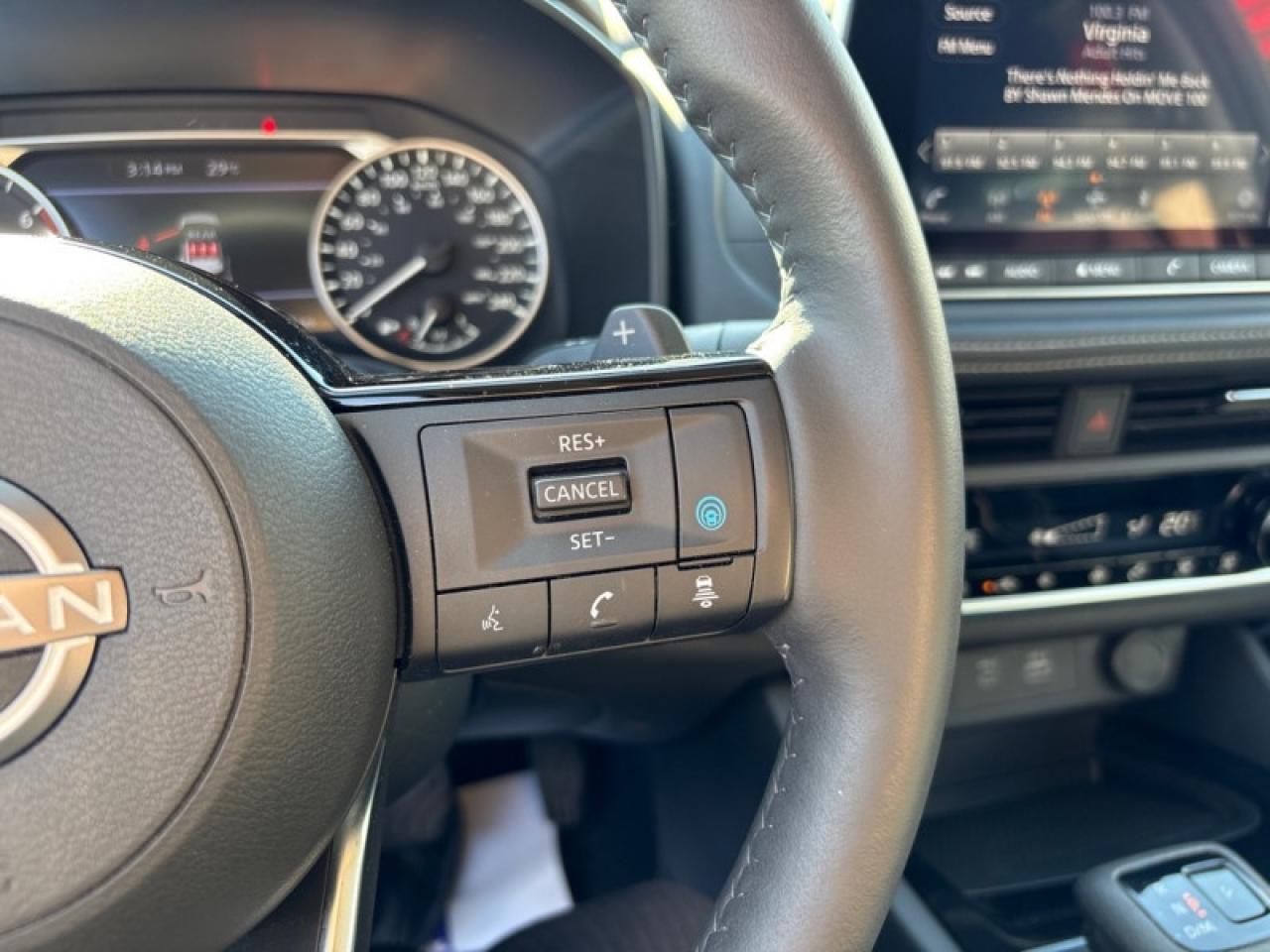 2023 Nissan Rogue SV Moonroof  One Owner Lease Return, CLEAN Photo