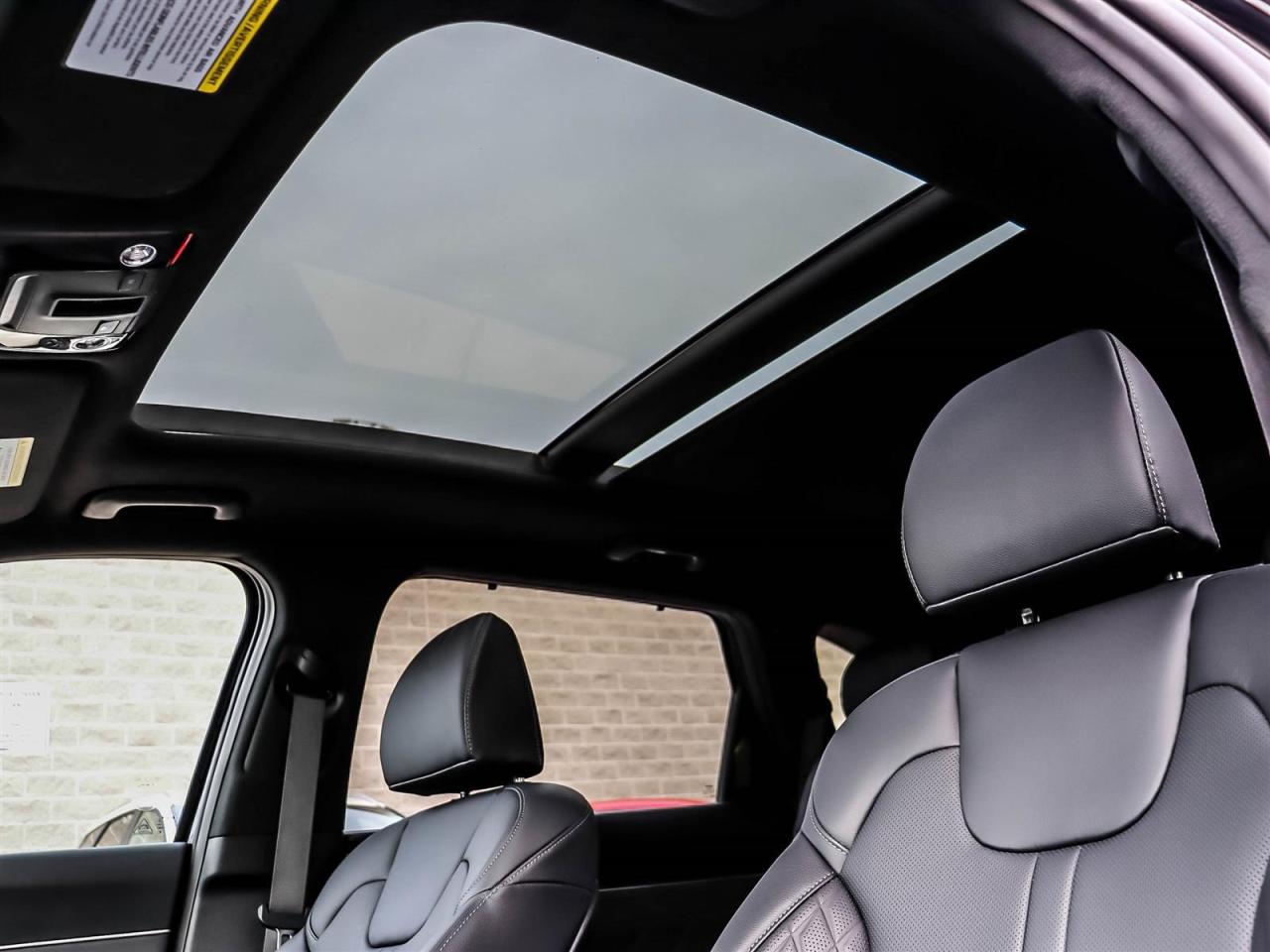 2026 Kia Sorento Plug-In Hybrid SX Photo3