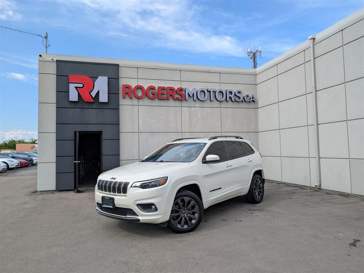 Photo of White 2019 Jeep Cherokee